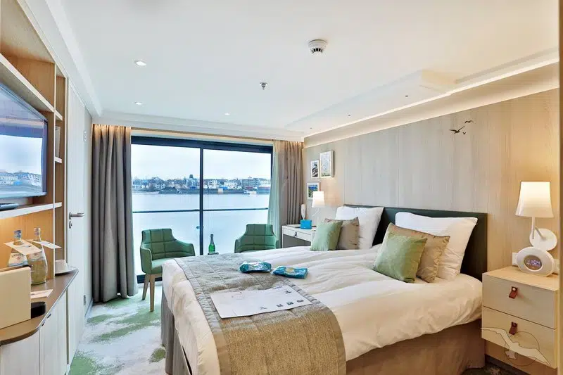 D - Einzelbelegung Zweibett Außenkabine (Doppelbett) mit frz. Balkon Saturndeck