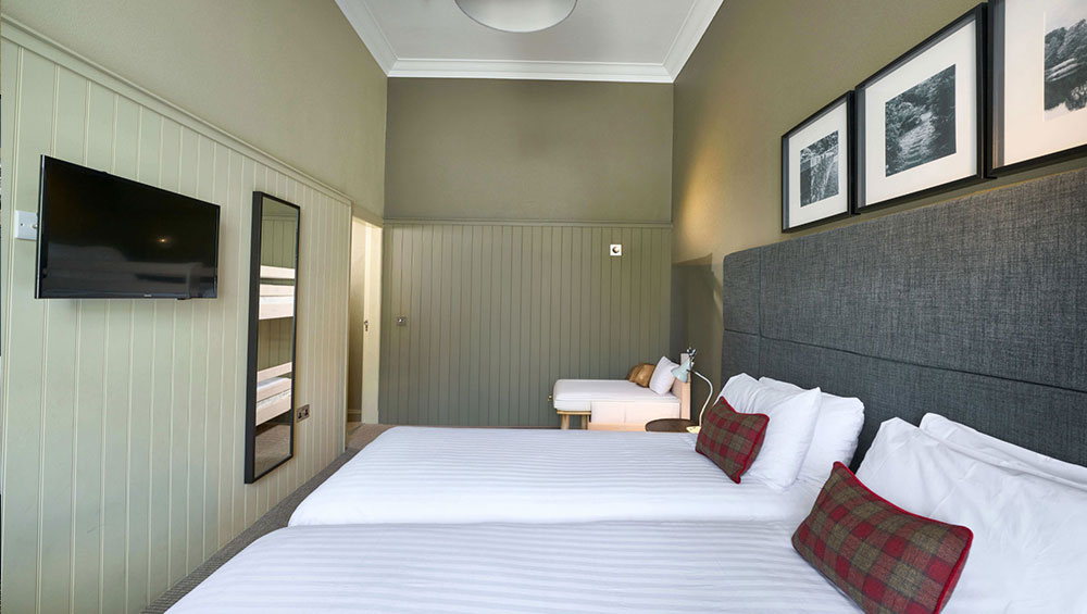 Damenbett in geteiltem Hotelzimmer (2 Betten)