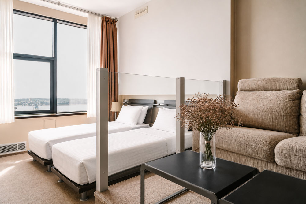 Hotelzimmer zur Alleinbenutzung mit Seeblick (Aufpreis 200€ p.P.)